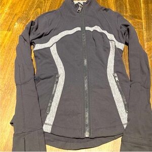 Lululemon define jacket size 4